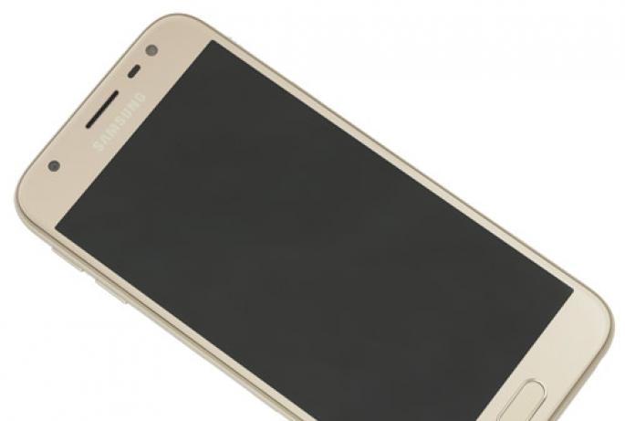 Бюджетный смартфон с хорошим экраном - Samsung Galaxy J3 (2016)